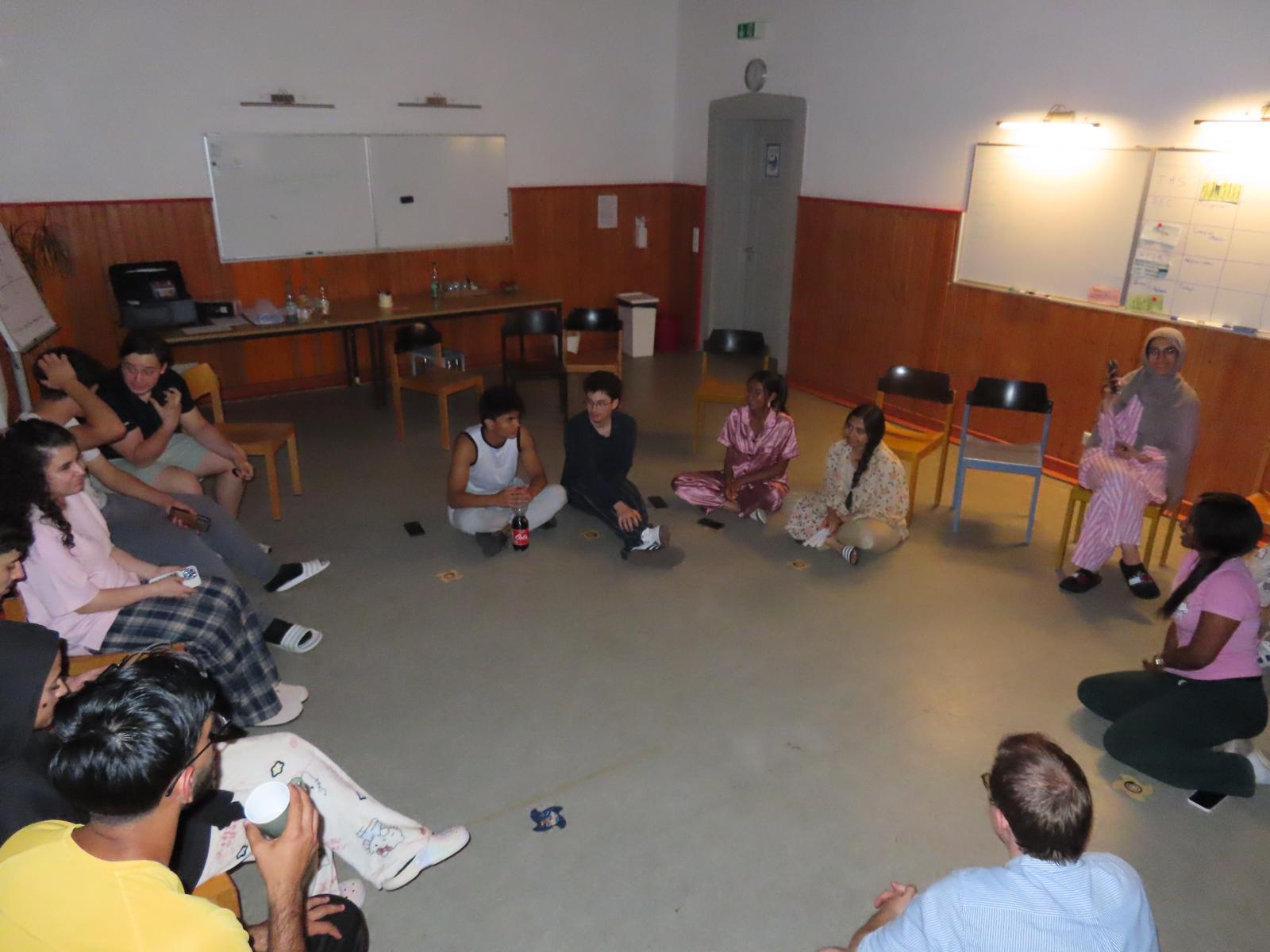 Schülerinnen und Schüler beim Workshop bei basa e.V. in Neu-Anspach